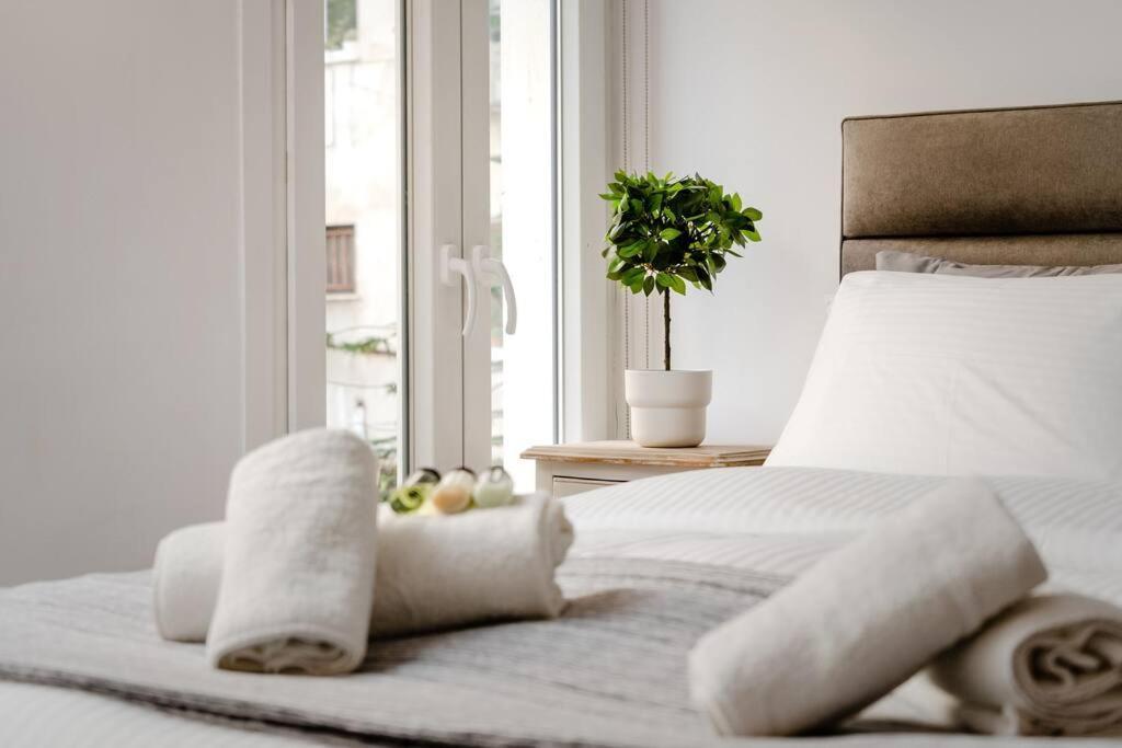 Modern Two Level Apartment In The Heart Of Athens Luaran gambar