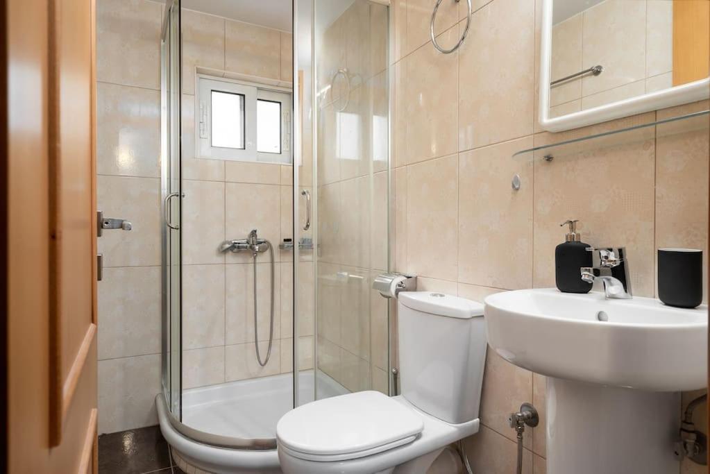 Modern Two Level Apartment In The Heart Of Athens Luaran gambar